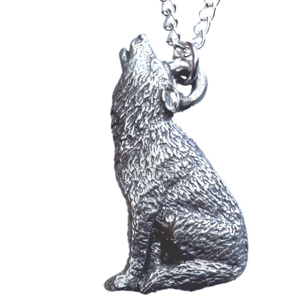 Wildlife pewter wolf necklace 648